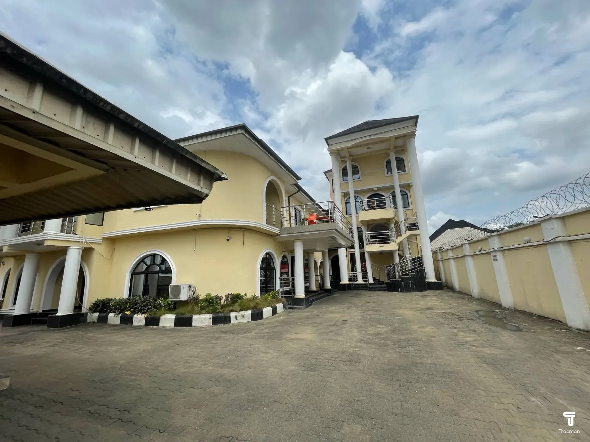 DE-SILVA LUXURY HOTEL